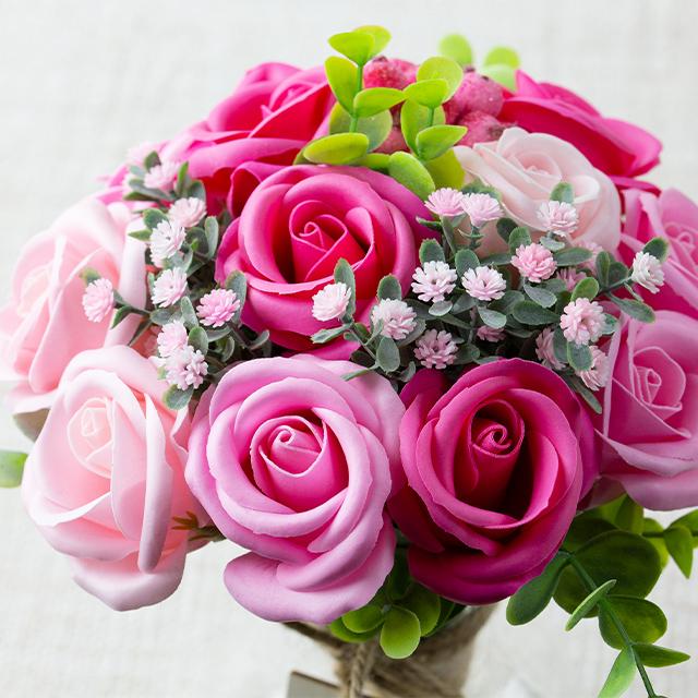 すぐに飾れる花瓶付きソープ花ブーケ