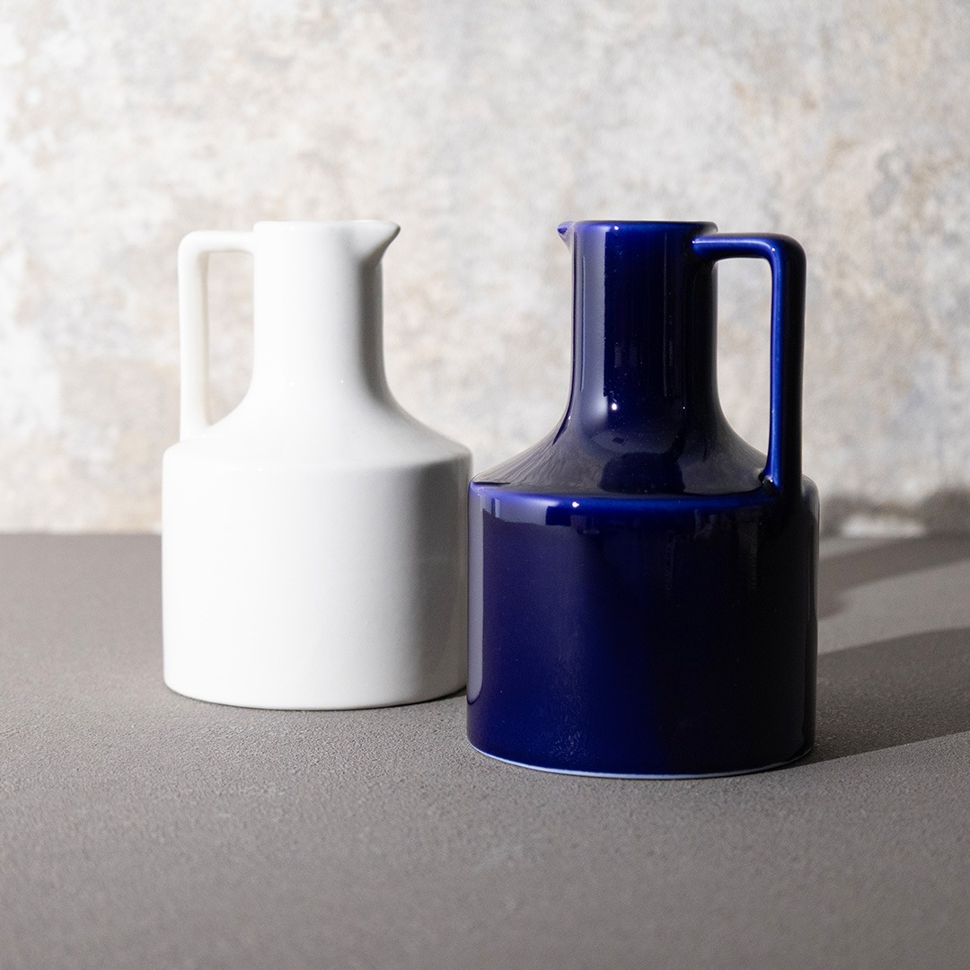 お花を飾るカラフェ型ドライフラワーベース