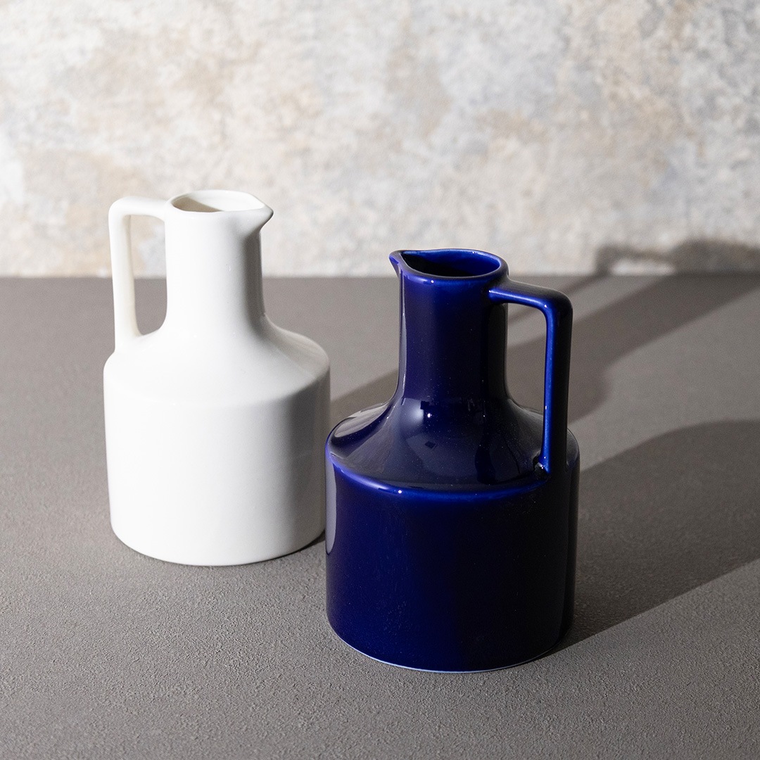 お花を飾るカラフェ型ドライフラワーベース