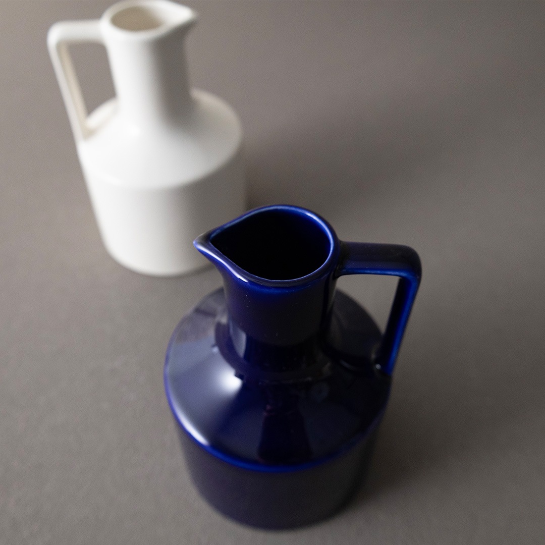 お花を飾るカラフェ型ドライフラワーベース