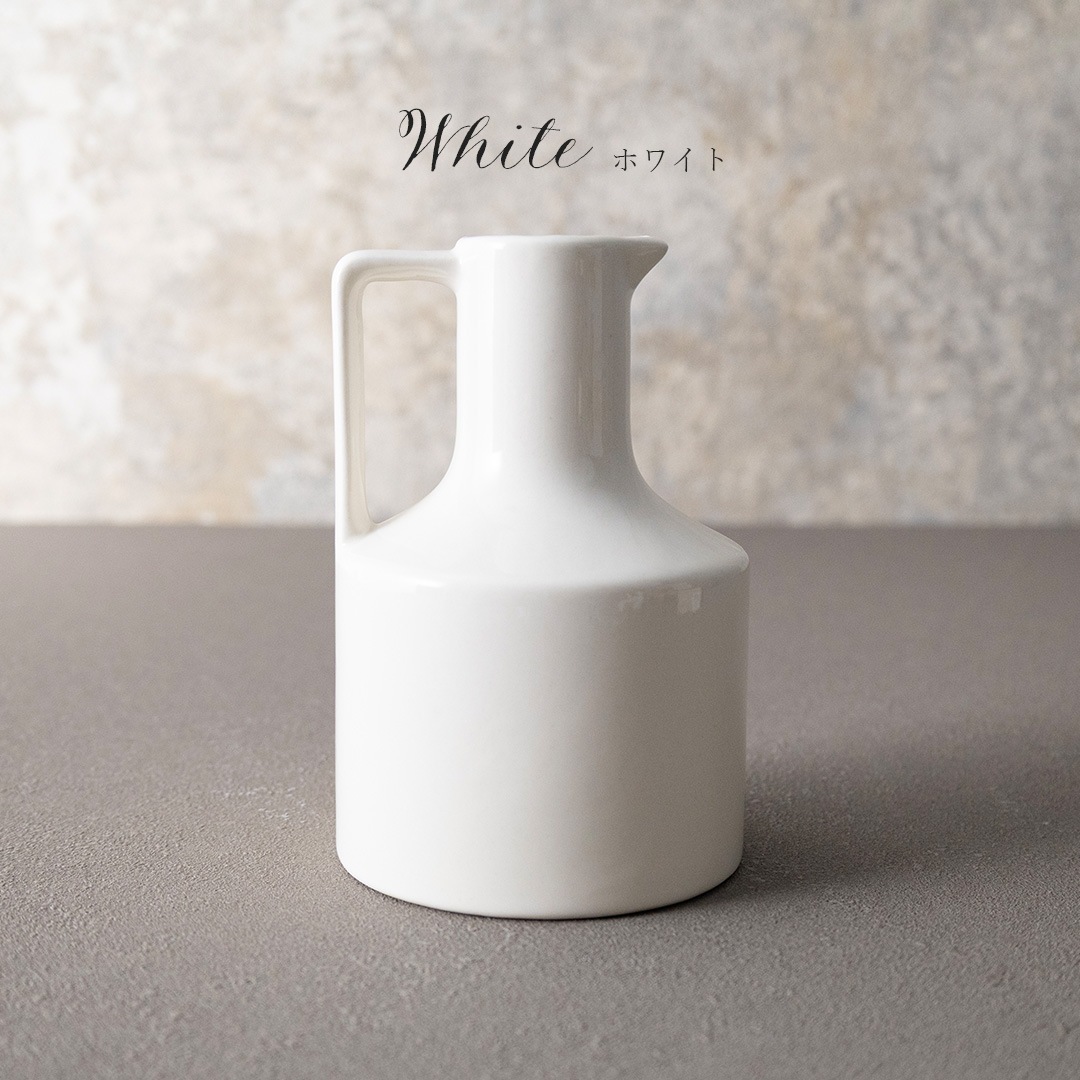 お花を飾るカラフェ型ドライフラワーベース