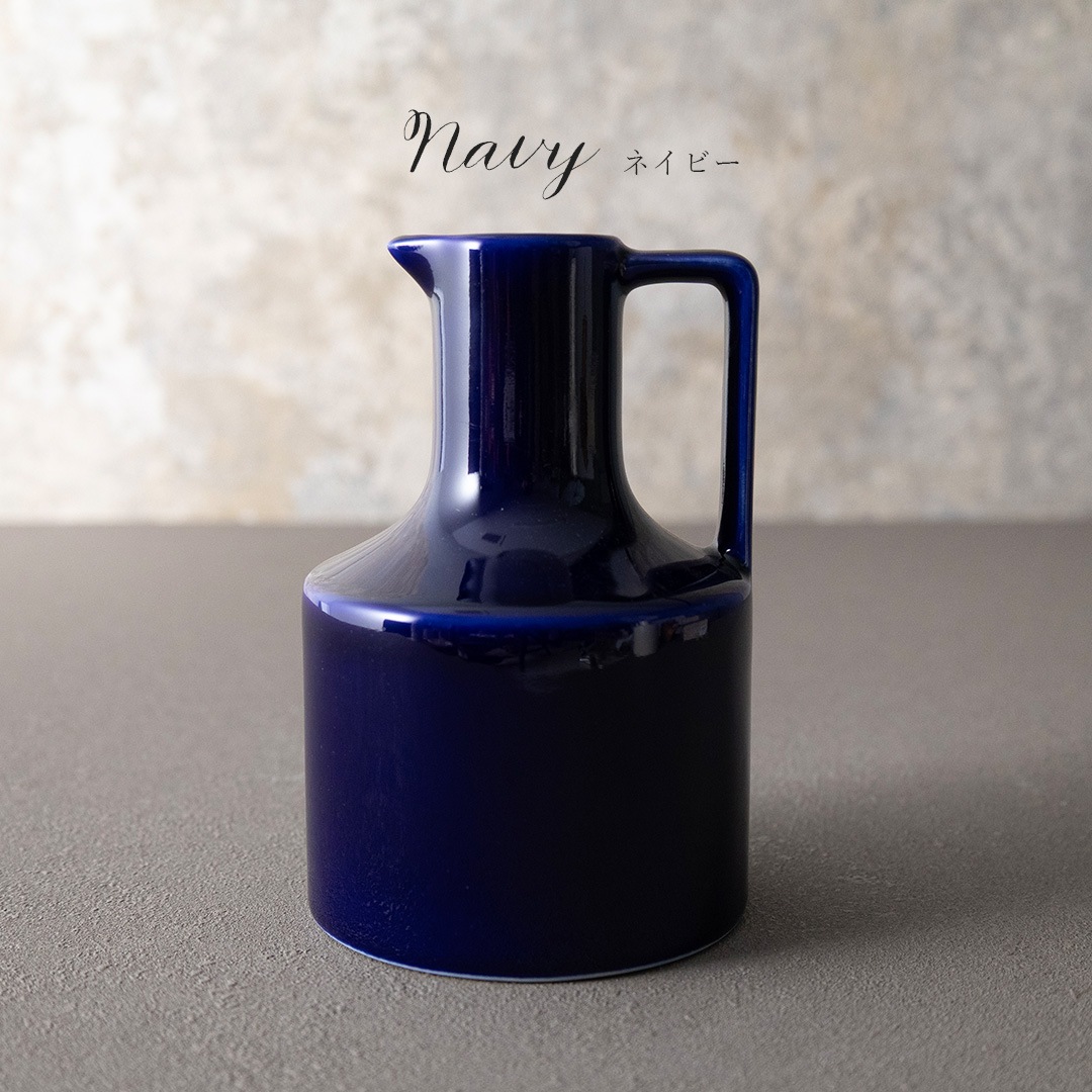 お花を飾るカラフェ型ドライフラワーベース