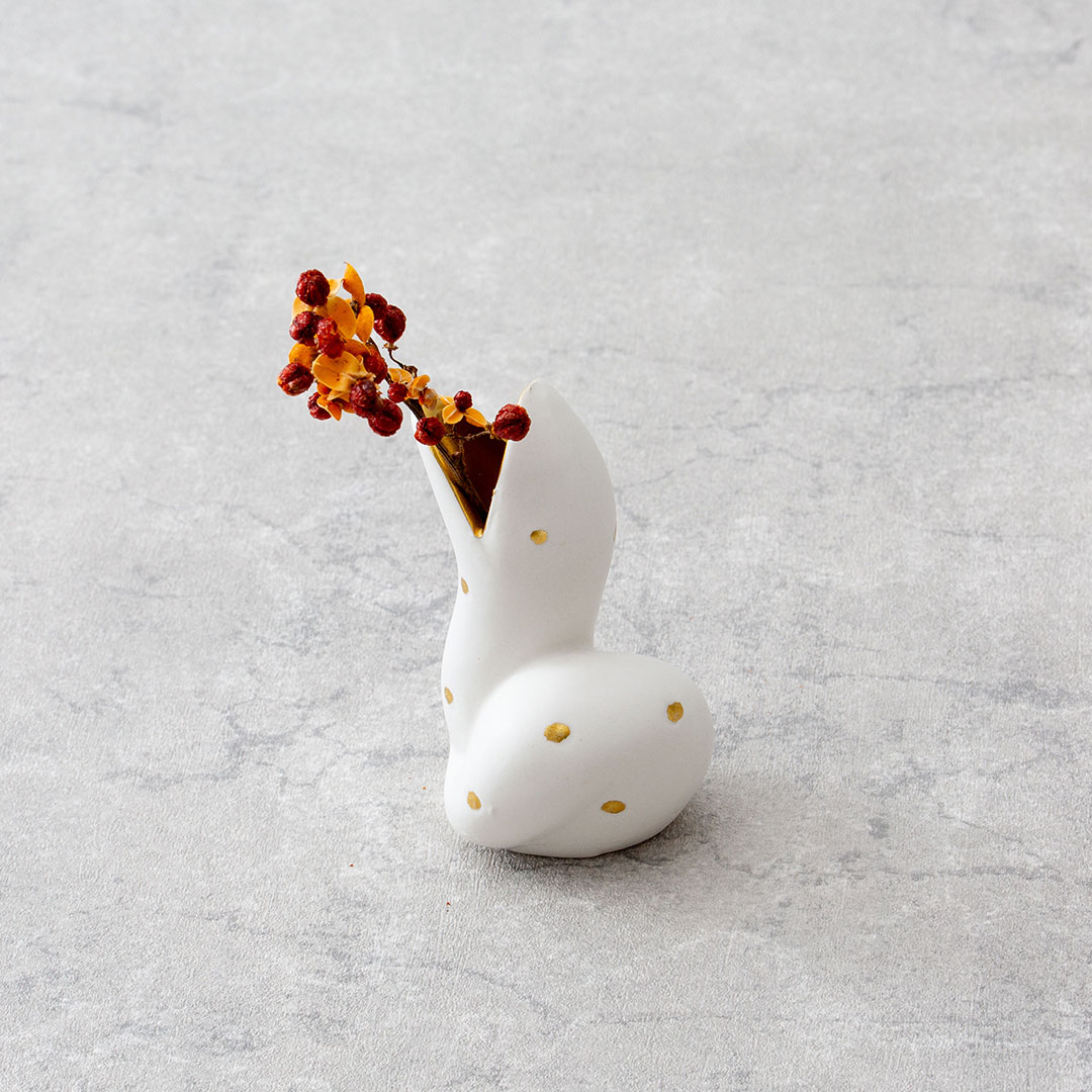 ヘビをモチーフにした一輪挿しのセット