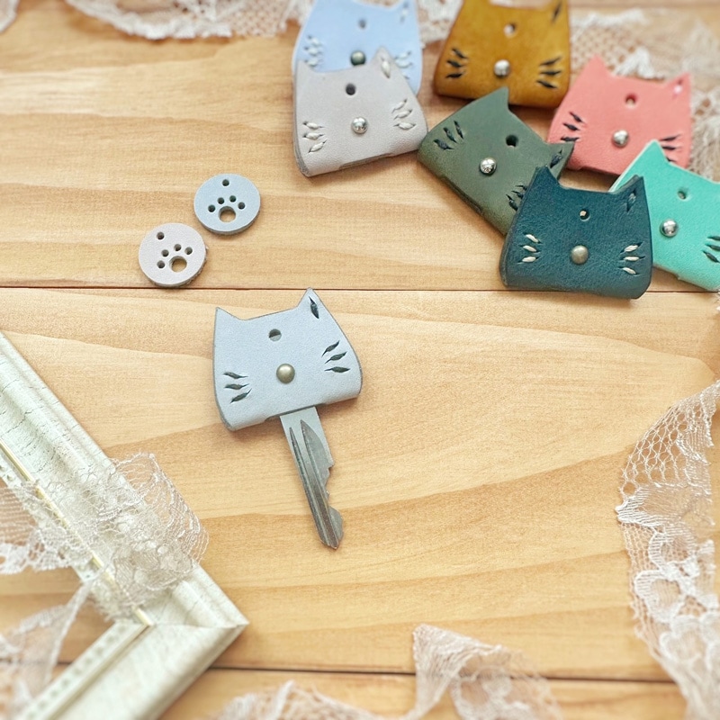 ねこさんキーカバー＊肉球キーホルダー付き｜革小物オーダーメイドのお 