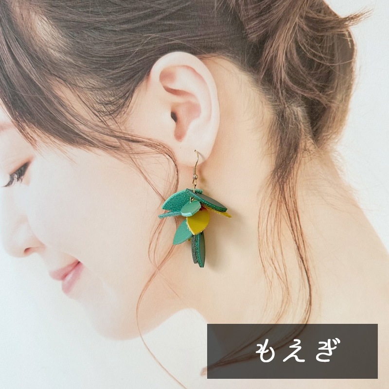 革の葉っぱピアス＊flowers｜革小物オーダーメイドのお店fleur（フルール）