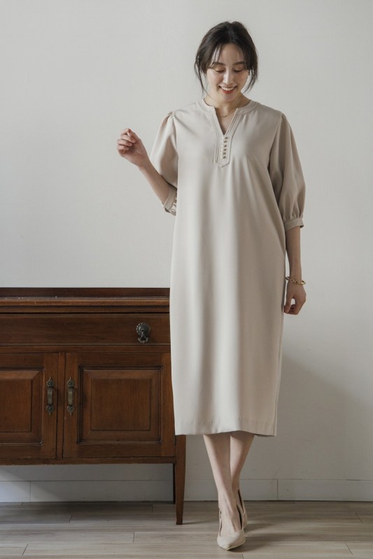 【Emma Taylor】パールボタンキーネックワンピース