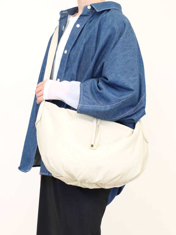 【ｓｔｏｒｙ．】サテン三日月バッグ
