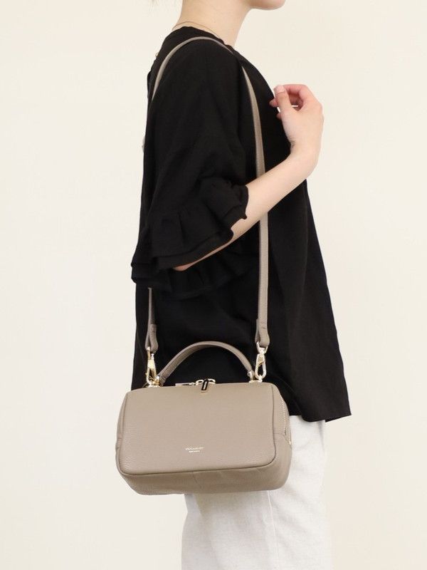 【VIOLA'dORO】型押しシュリンクトップハンドルバッグ