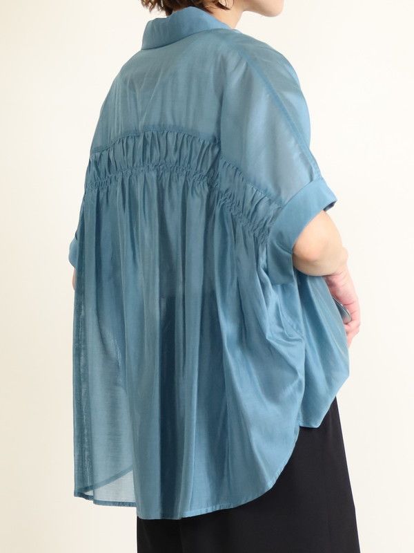 【Un carnet】後ろギャザー半袖シアーシャツ