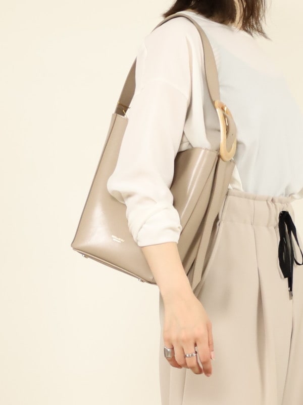 【VIOLA'dORO】スプリットレザーワンショルダーバッグ