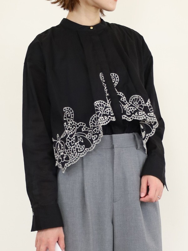 【trois】刺繍コットンボイルフラップブラウス