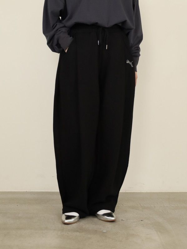 【tranoi】TORAワッペン裏毛バレルパンツ|tranoi トラノイ|Brand