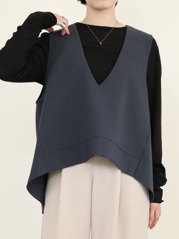 【tranoi】バックスリットVネックジレ|tranoi トラノイ|Brand