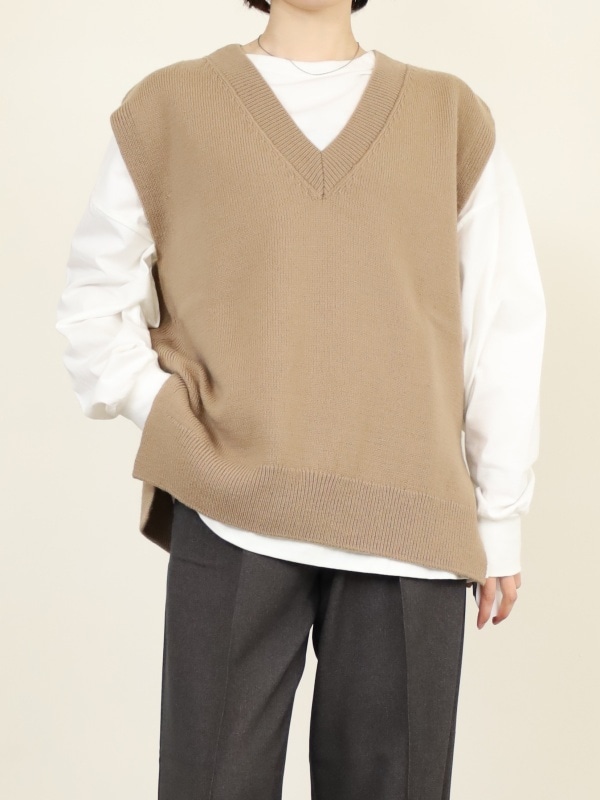 【Emmaculate】サイドスリットVネックベスト