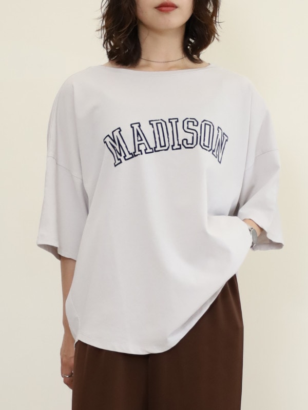 【MICA&DEAL】”MADISON”ロゴTシャツ