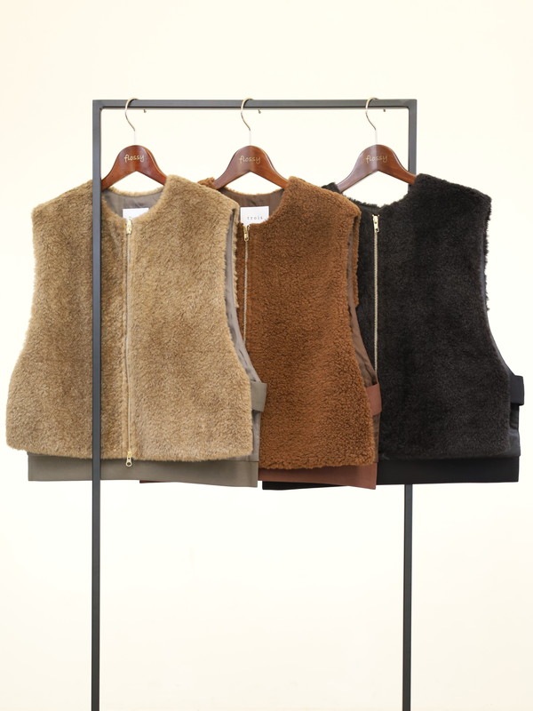 【trois】ボア×ポンチショート丈ベスト