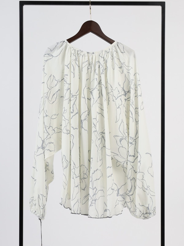 【EMUE】花柄ボリュームブラウス