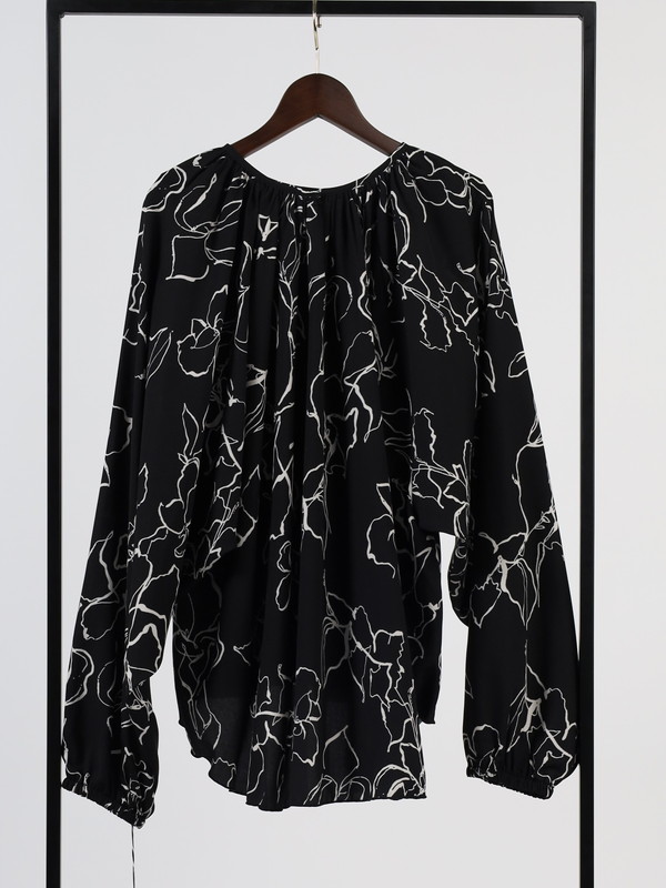 【EMUE】花柄ボリュームブラウス