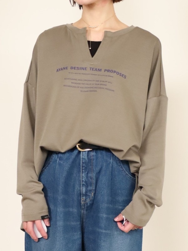 【ayane】キーネックライトボンディングロゴロンT