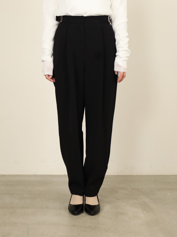 【CHIGNON】ベルト付きテーパードパンツ