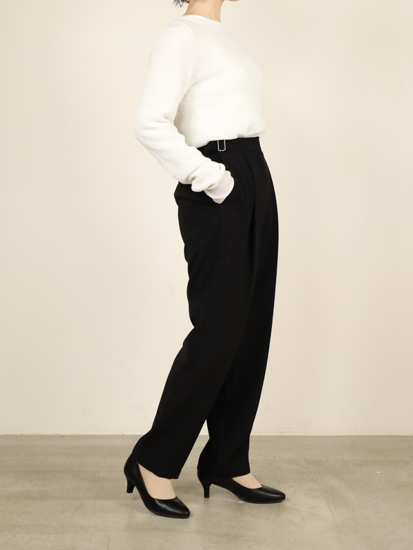 【CHIGNON】ベルト付きテーパードパンツ