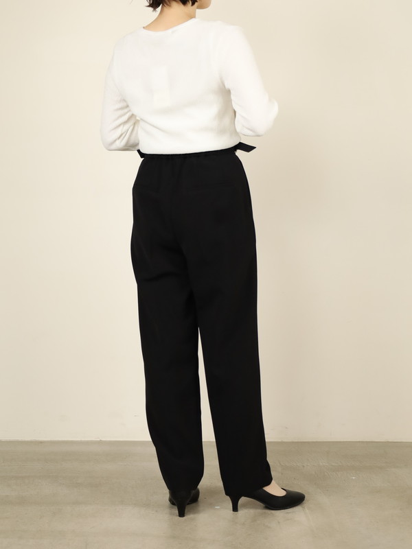 【CHIGNON】ベルト付きテーパードパンツ