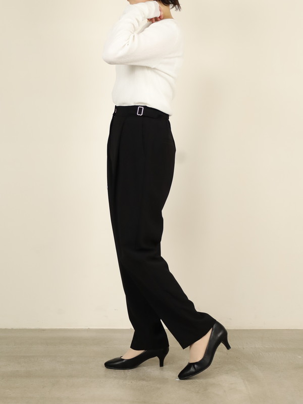 【CHIGNON】ベルト付きテーパードパンツ