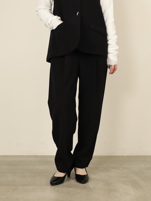 【CHIGNON】ベルト付きテーパードパンツ