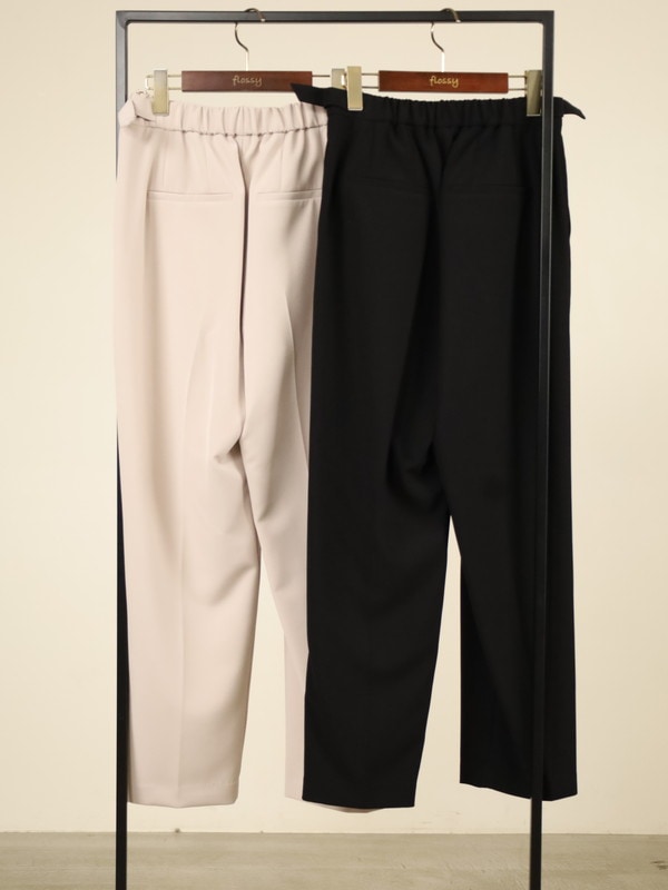 【CHIGNON】ベルト付きテーパードパンツ