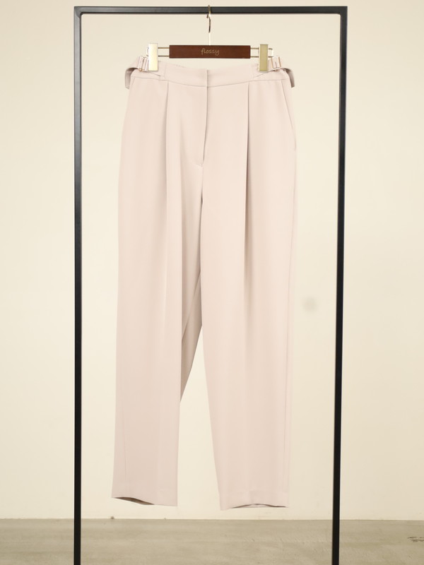 【CHIGNON】ベルト付きテーパードパンツ