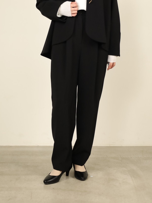 【CHIGNON】ベルト付きテーパードパンツ