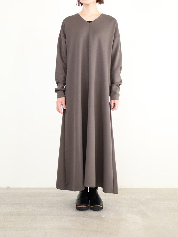 【MICA&DEAL】Vネックフレアワンピース