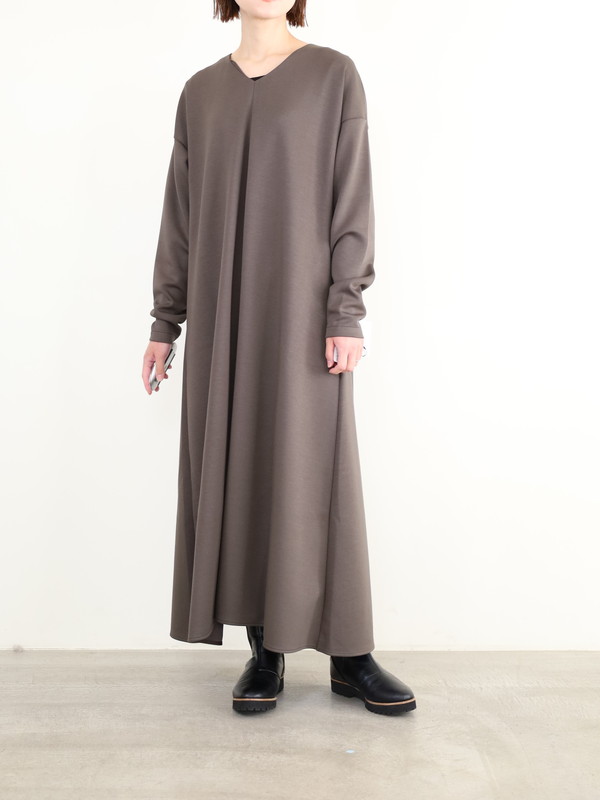 【MICA&DEAL】Vネックフレアワンピース
