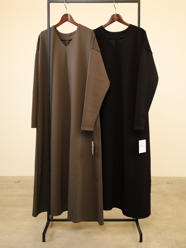 【MICA&DEAL】Vネックフレアワンピース