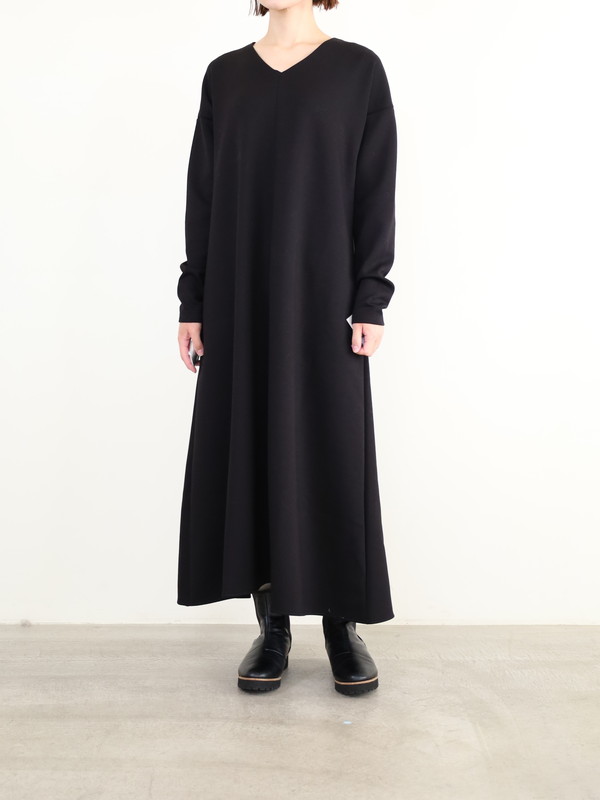 【MICA&DEAL】Vネックフレアワンピース