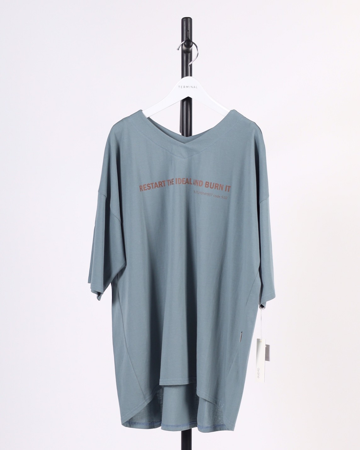 【ayane】VネックゆるTシャツ 832618