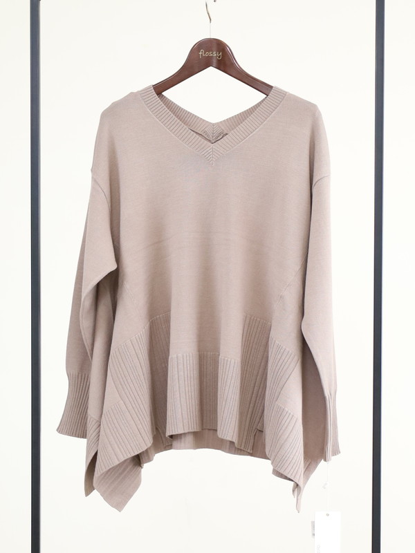 【ayane】Vネックイレギュラーヘムニット