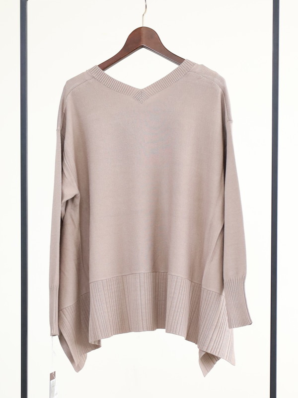 【ayane】Vネックイレギュラーヘムニット