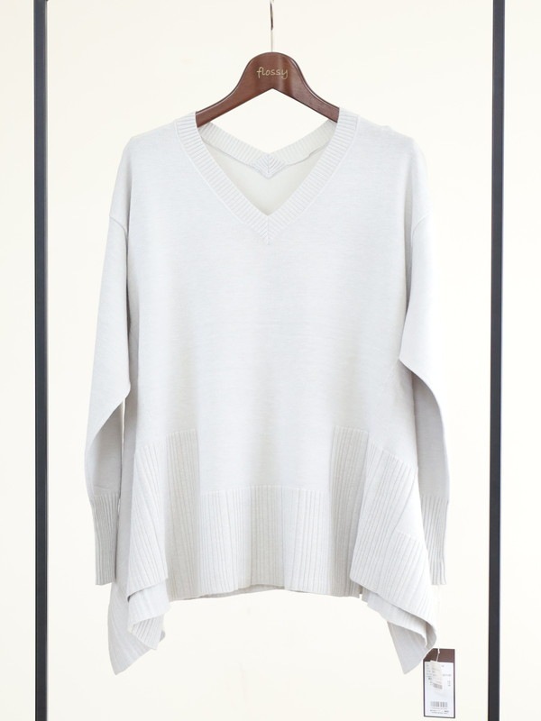 【ayane】Vネックイレギュラーヘムニット