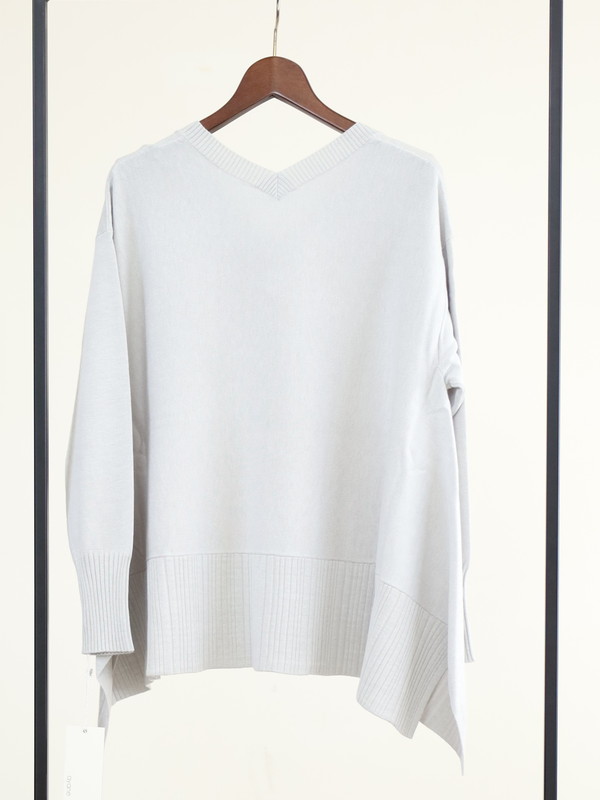 【ayane】Vネックイレギュラーヘムニット