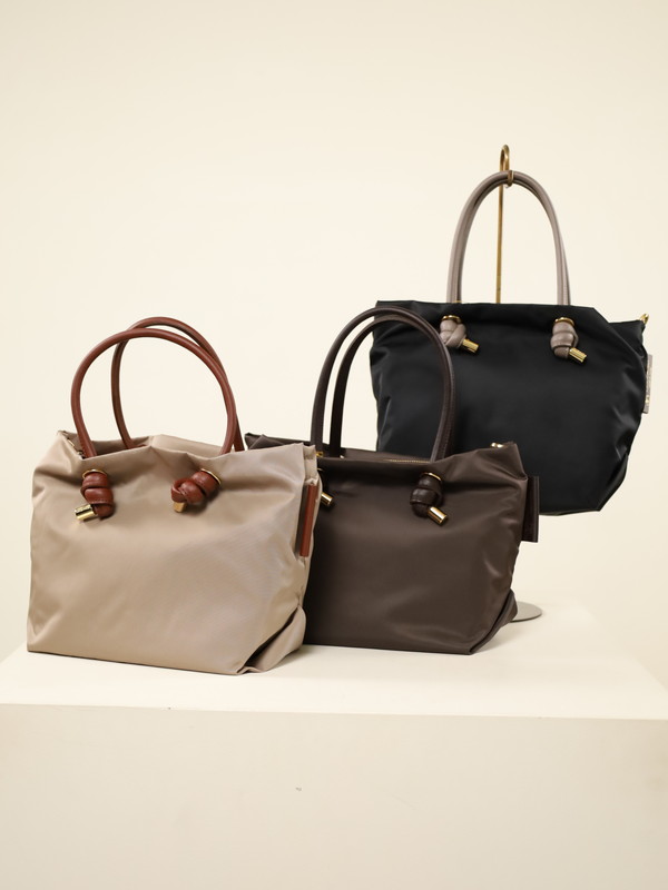 【VIOLA'dORO】ナイロンノットハンドルトートＳ