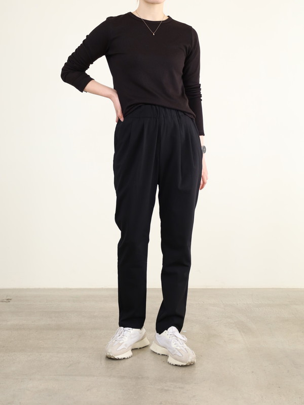 【trois】ハイテンションストレッチテーパードパンツ