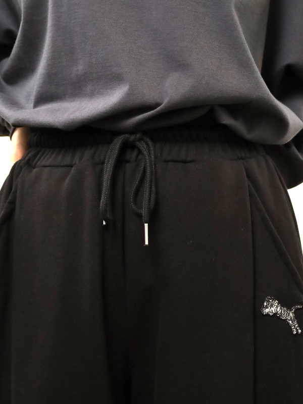 【tranoi】TORAワッペン裏毛バレルパンツ