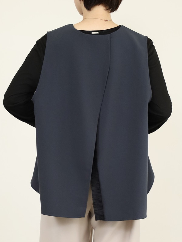 【tranoi】バックスリットVネックジレ