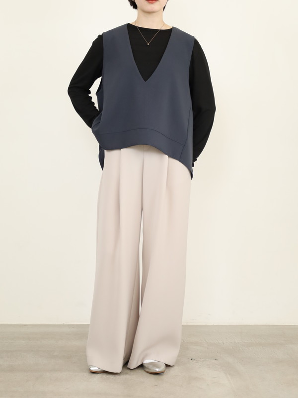 【tranoi】バックスリットVネックジレ