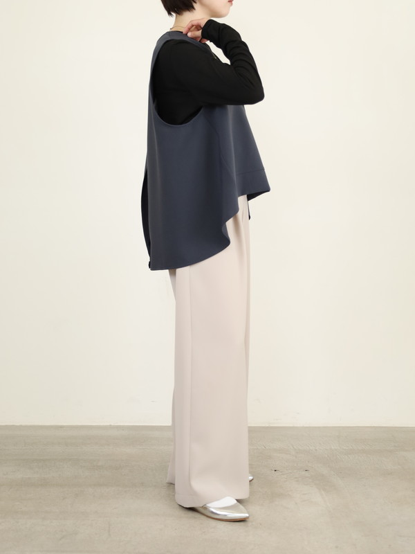 【tranoi】バックスリットVネックジレ