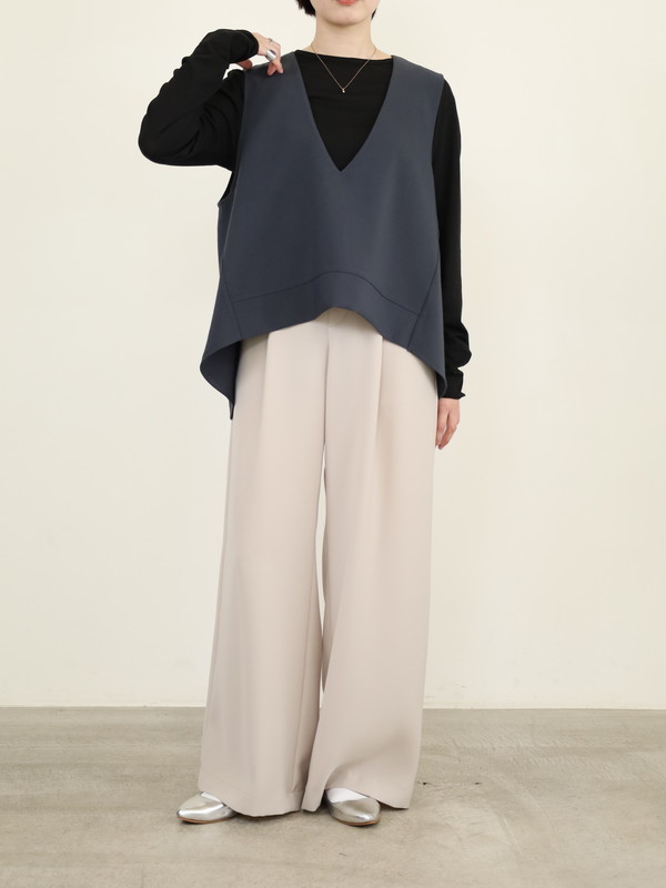 【tranoi】バックスリットVネックジレ