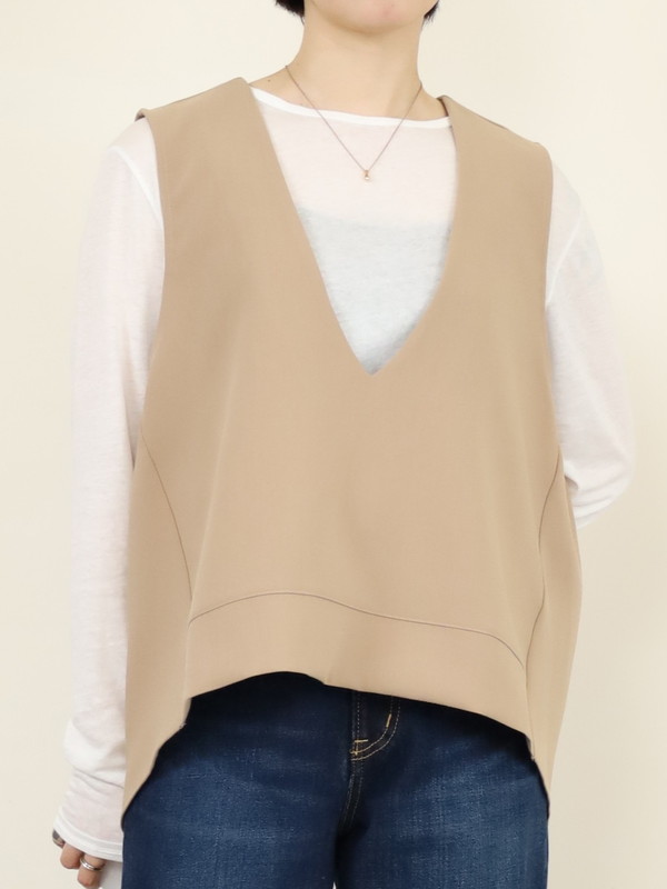 【tranoi】バックスリットVネックジレ