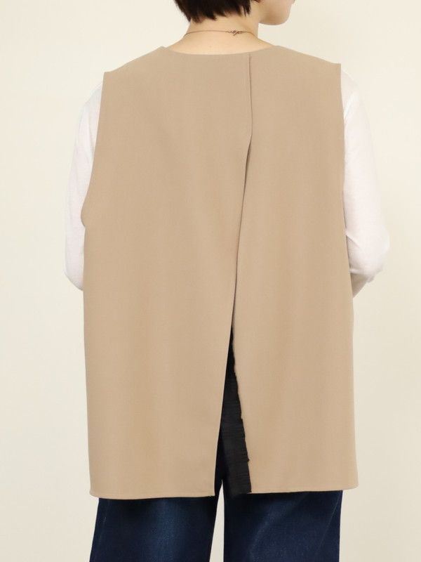 【tranoi】バックスリットVネックジレ