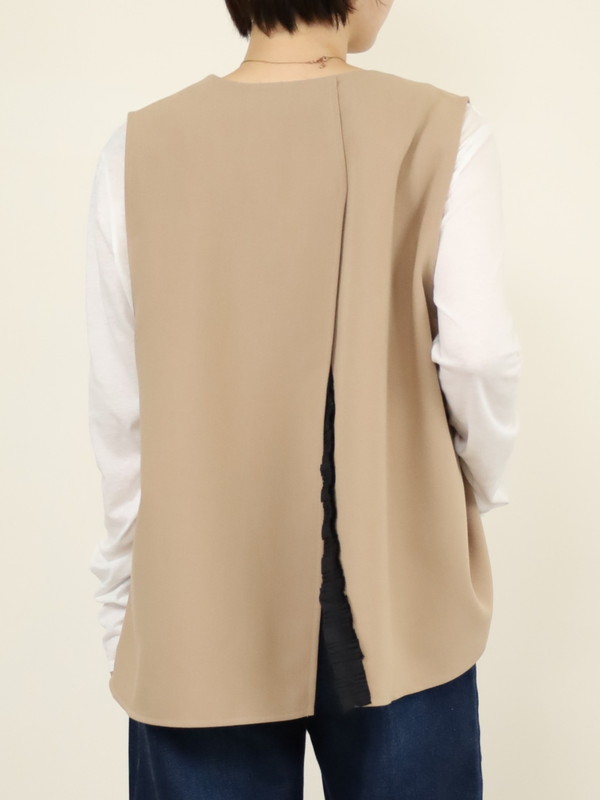 【tranoi】バックスリットVネックジレ